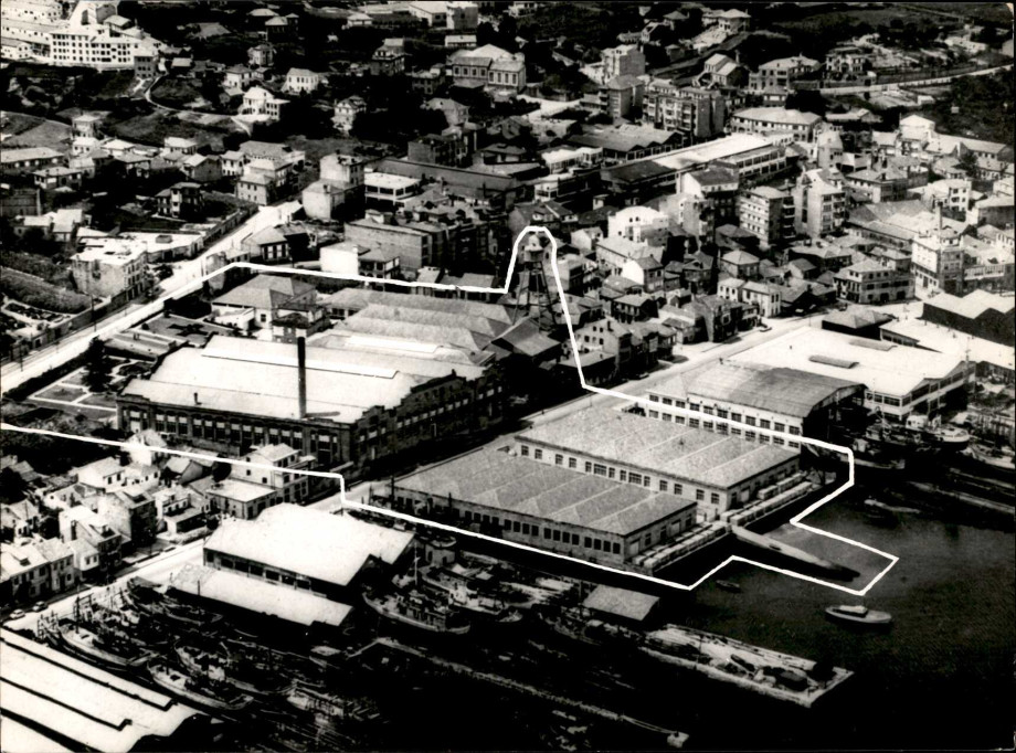 museo_conserva_VISTA_AÉREA_DE_LA_FÁBRICA_1970_bn_remarcado_desde_el_mar.jpg